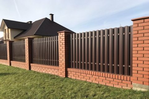 Various styles of Colorbond fencing