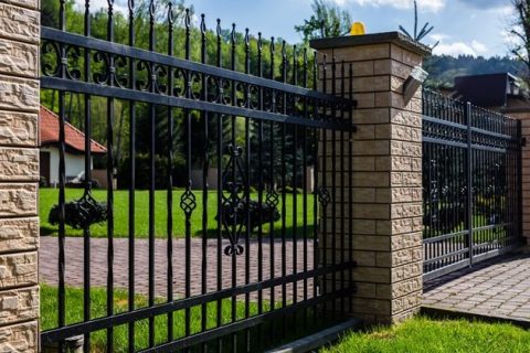 Professional metal fencing installation